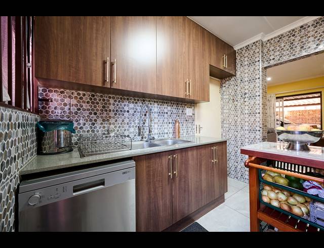 3 BEDROOM TOWNHOUSE FOR SALE IN HALFWAY GARDENS